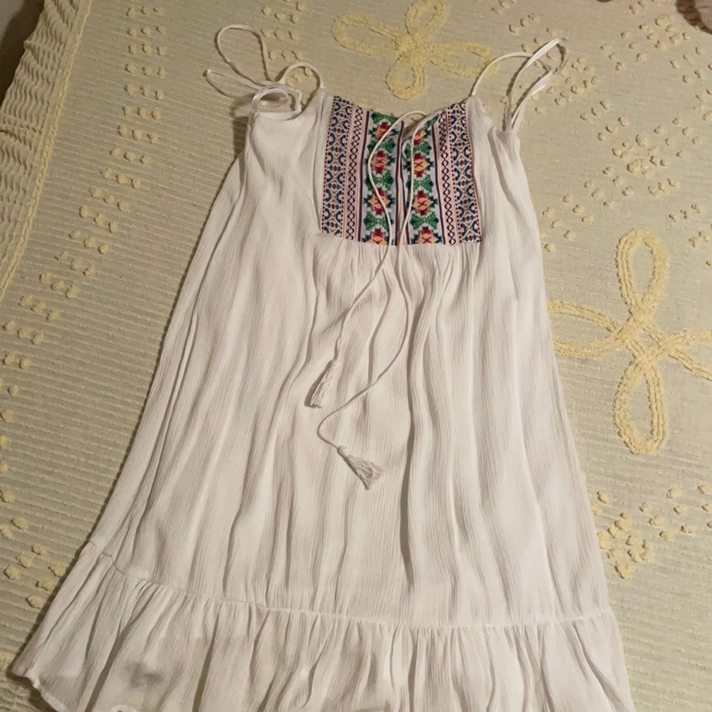 White boho midi dress w embroidery 🌼 nwot